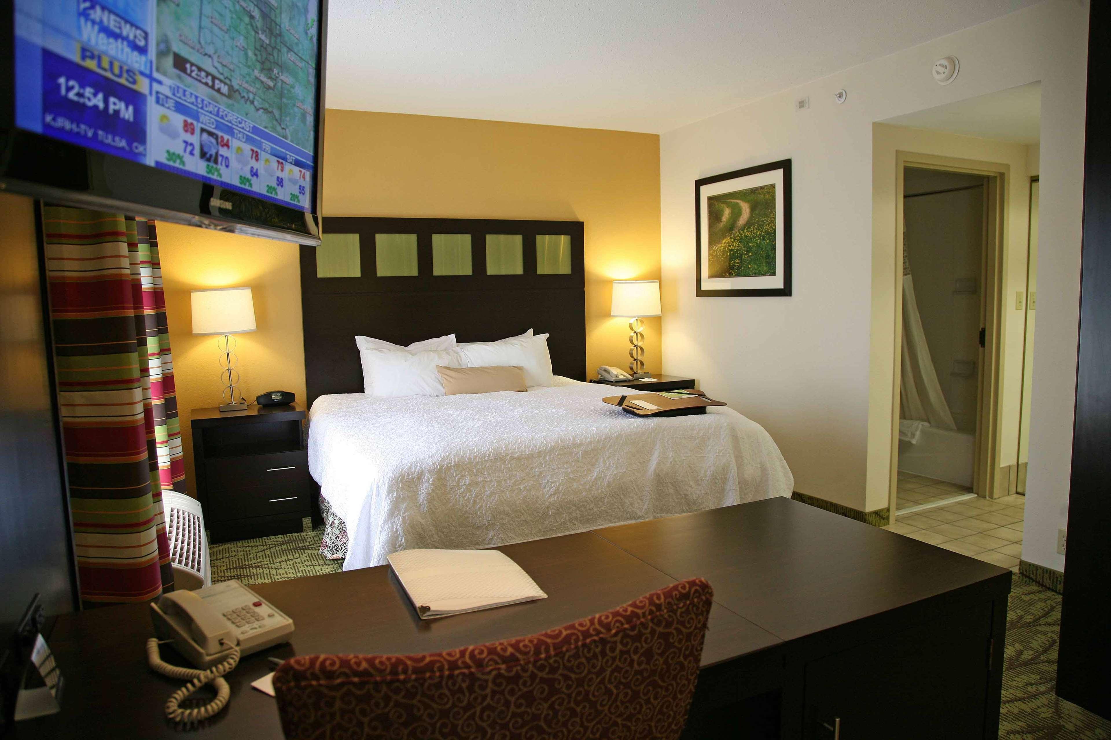 Hampton Inn & Suites Tulsa-Woodland Hills Δωμάτιο φωτογραφία